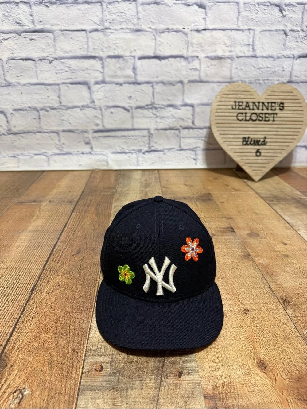 New York Yankees New Era Navy Chain Stitch Floral Daisy 59FIFTY - Fitted Hat
Siz - Picture 4 of 7